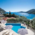 Rouda Village Lägenhetshotell 4*