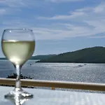 Rouda Village Lägenhetshotell 4*